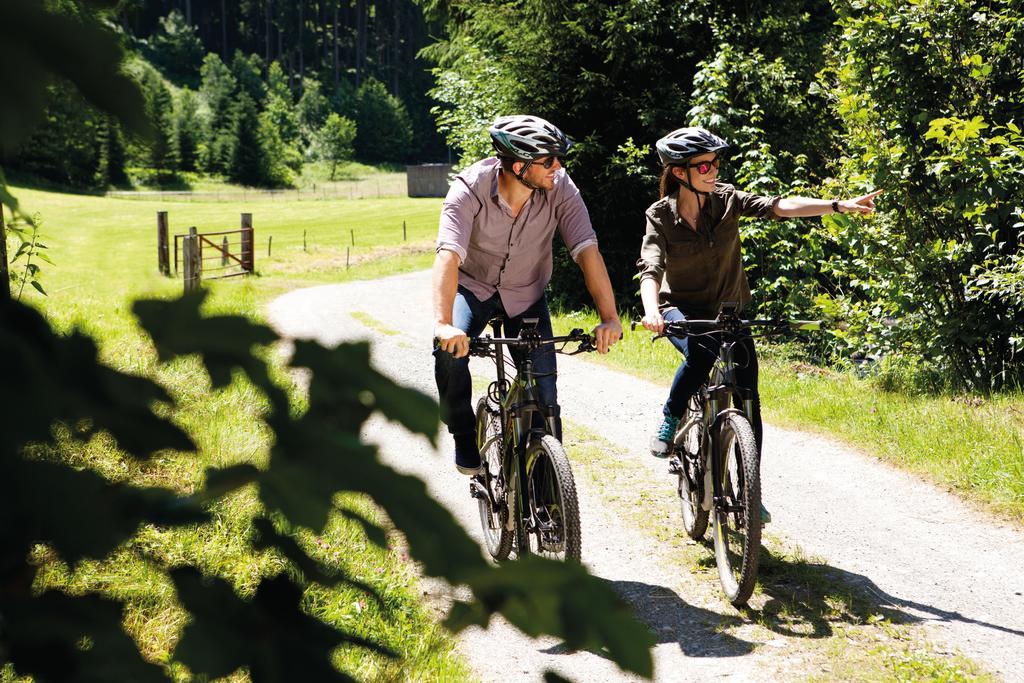 基茨比厄尔玫瑰酒店 外观 照片 Biking in the Black Forest