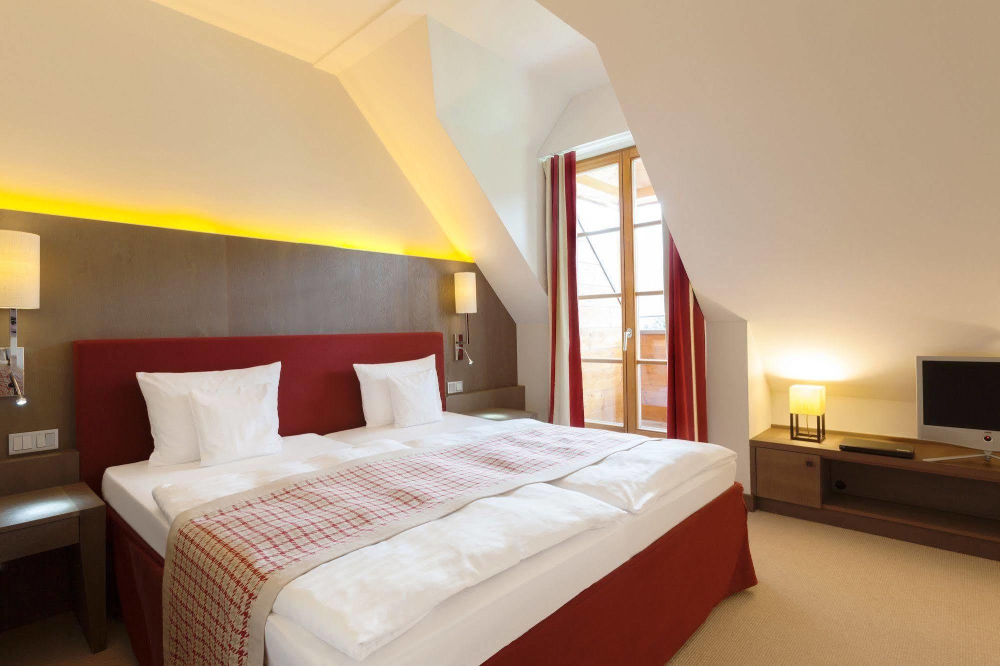 基茨比厄尔玫瑰酒店 外观 照片 A typical room at the Hotel Axelmannstein