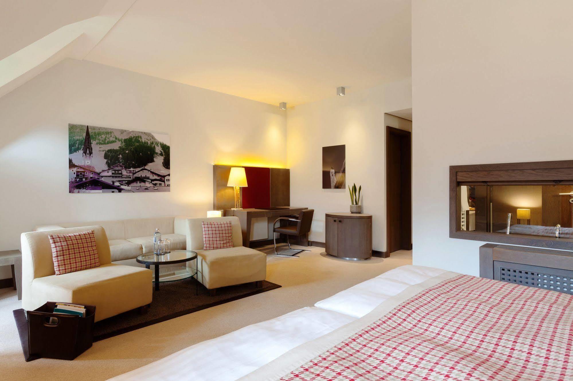 基茨比厄尔玫瑰酒店 外观 照片 A room at the Hotel de la Tour